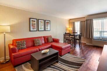 בית מלון כפרי Quality Inn Airport West