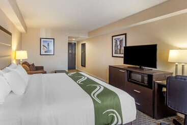 בית מלון כפרי Quality Inn Airport West