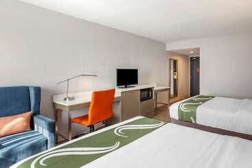 בית מלון כפרי Quality Inn Airport West