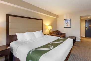 בית מלון כפרי Quality Inn Airport West