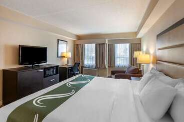 בית מלון כפרי Quality Inn Airport West