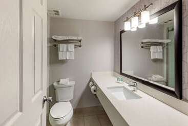 בית מלון כפרי Quality Inn Airport West