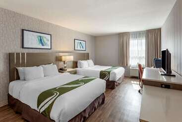 בית מלון כפרי Quality Inn Airport West