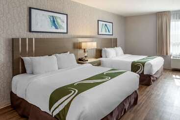 בית מלון כפרי Quality Inn Airport West