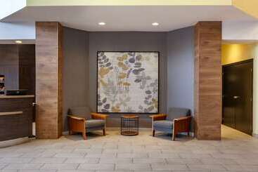 בית מלון כפרי Quality Inn Airport West