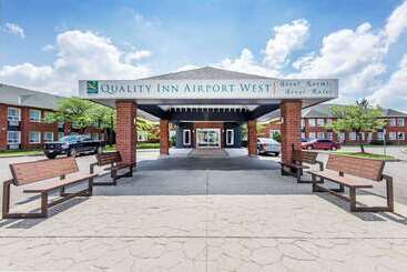 בית מלון כפרי Quality Inn Airport West