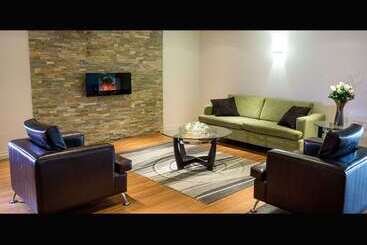 هتل Quality Inn And Suites Brossard