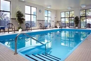 هتل Quality Inn And Suites Brossard