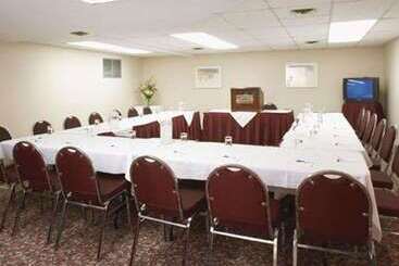 فندق Quality Inn & Suites Pe Trudeau Airport