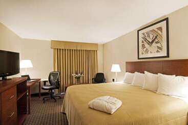 هتل Quality Inn