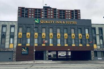 هتل Quality Inn & Suites Downtown