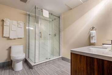 هتل Quality Inn & Suites