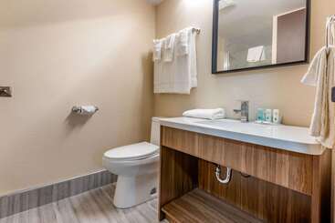 هتل Quality Inn & Suites