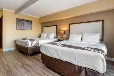 هتل Quality Inn & Suites
