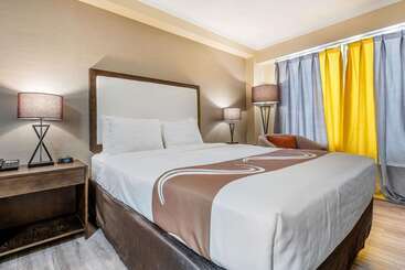 هتل Quality Inn & Suites