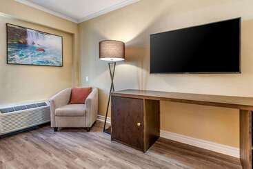 هتل Quality Inn & Suites