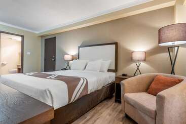 هتل Quality Inn & Suites