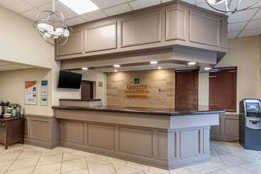 هتل Quality Inn & Suites