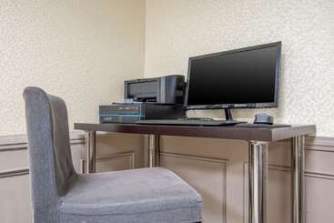 هتل Quality Inn & Suites