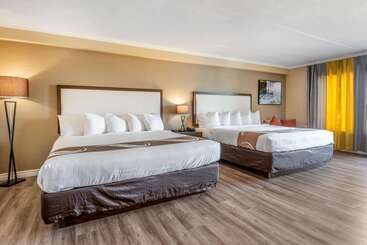 هتل Quality Inn & Suites