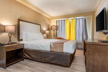 هتل Quality Inn & Suites
