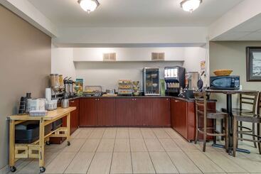 هتل Quality Inn & Suites