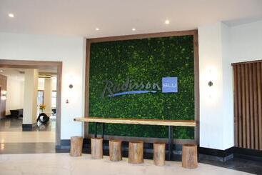 هتل Radisson Blu Vancouver Airport