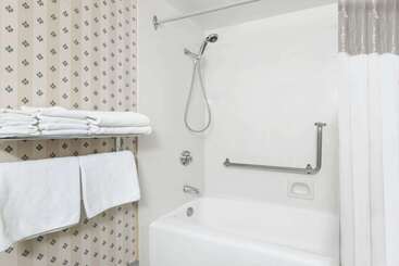 هتل Ramada By Wyndham London