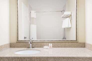 هتل Ramada By Wyndham London