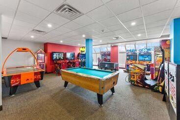 هتل Ramada By Wyndham Niagara Falls Near The Falls