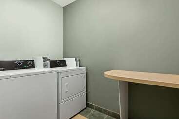 هتل Ramada By Wyndham Niagara Falls Near The Falls