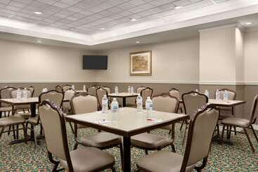 هتل Ramada By Wyndham Niagara Falls Near The Falls