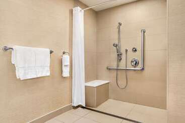 هتل Ramada By Wyndham Niagara Falls Near The Falls