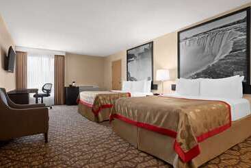 هتل Ramada By Wyndham Niagara Falls Near The Falls