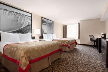 هتل Ramada By Wyndham Niagara Falls Near The Falls