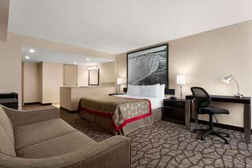 هتل Ramada By Wyndham Niagara Falls Near The Falls