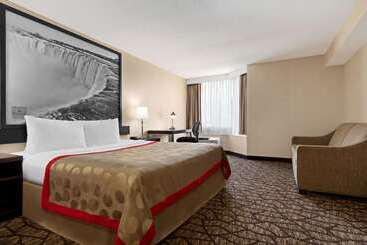 هتل Ramada By Wyndham Niagara Falls Near The Falls