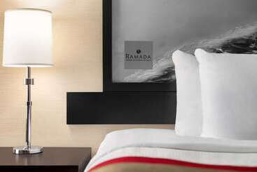 هتل Ramada By Wyndham Niagara Falls Near The Falls