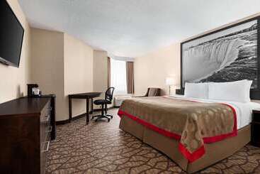 هتل Ramada By Wyndham Niagara Falls Near The Falls
