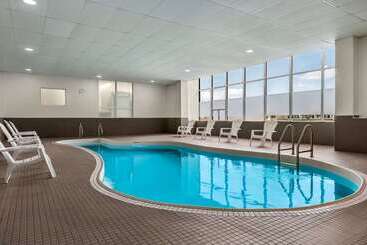 هتل Ramada By Wyndham Niagara Falls Near The Falls