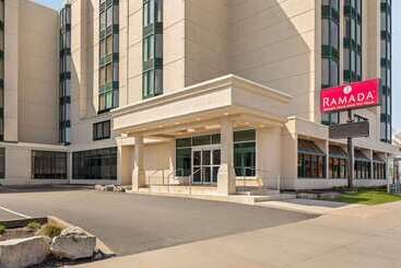 هتل Ramada By Wyndham Niagara Falls Near The Falls