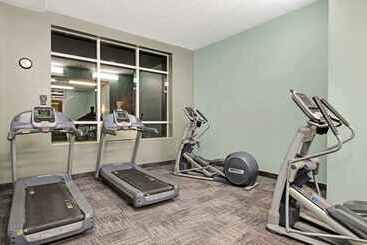 هتل Ramada By Wyndham Niagara Falls Near The Falls