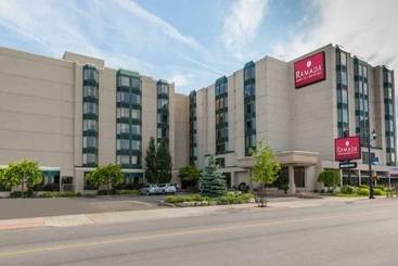 هتل Ramada By Wyndham Niagara Falls Near The Falls