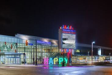 هتل Ramada By Wyndham Niagara Falls Near The Falls