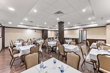 هتل Ramada By Wyndham Niagara Falls Near The Falls
