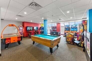 هتل Ramada By Wyndham Niagara Falls Near The Falls