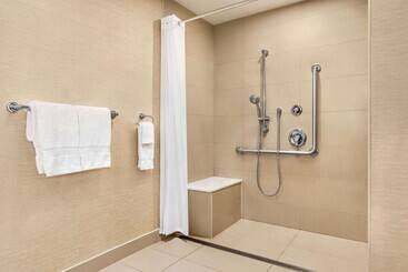 هتل Ramada By Wyndham Niagara Falls Near The Falls