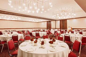 هتل Ramada By Wyndham Pinewood Park Resort North Bay