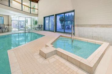 هتل Ramada By Wyndham