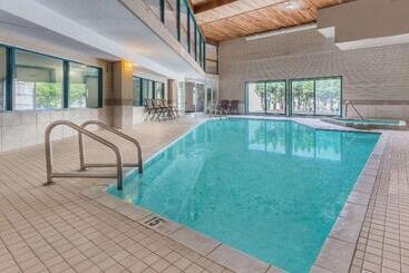 هتل Ramada By Wyndham